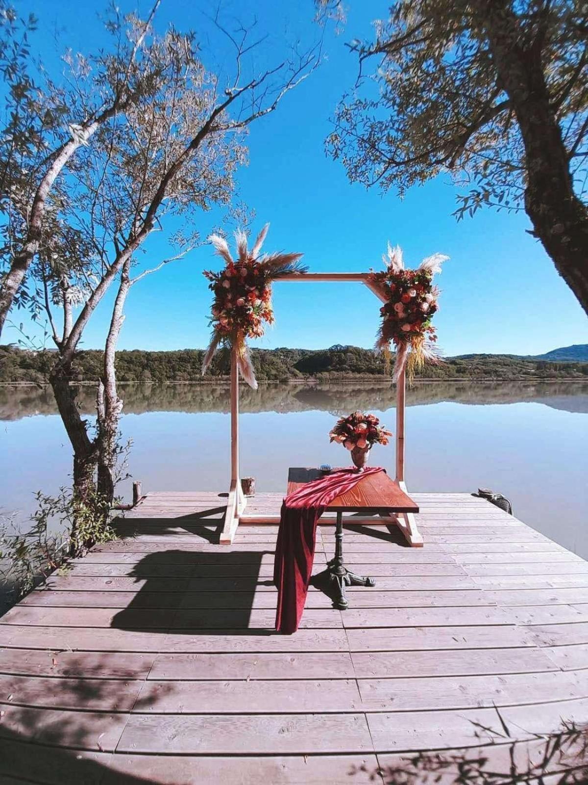 ホテル Porto Gumati クタイシ エクステリア 写真